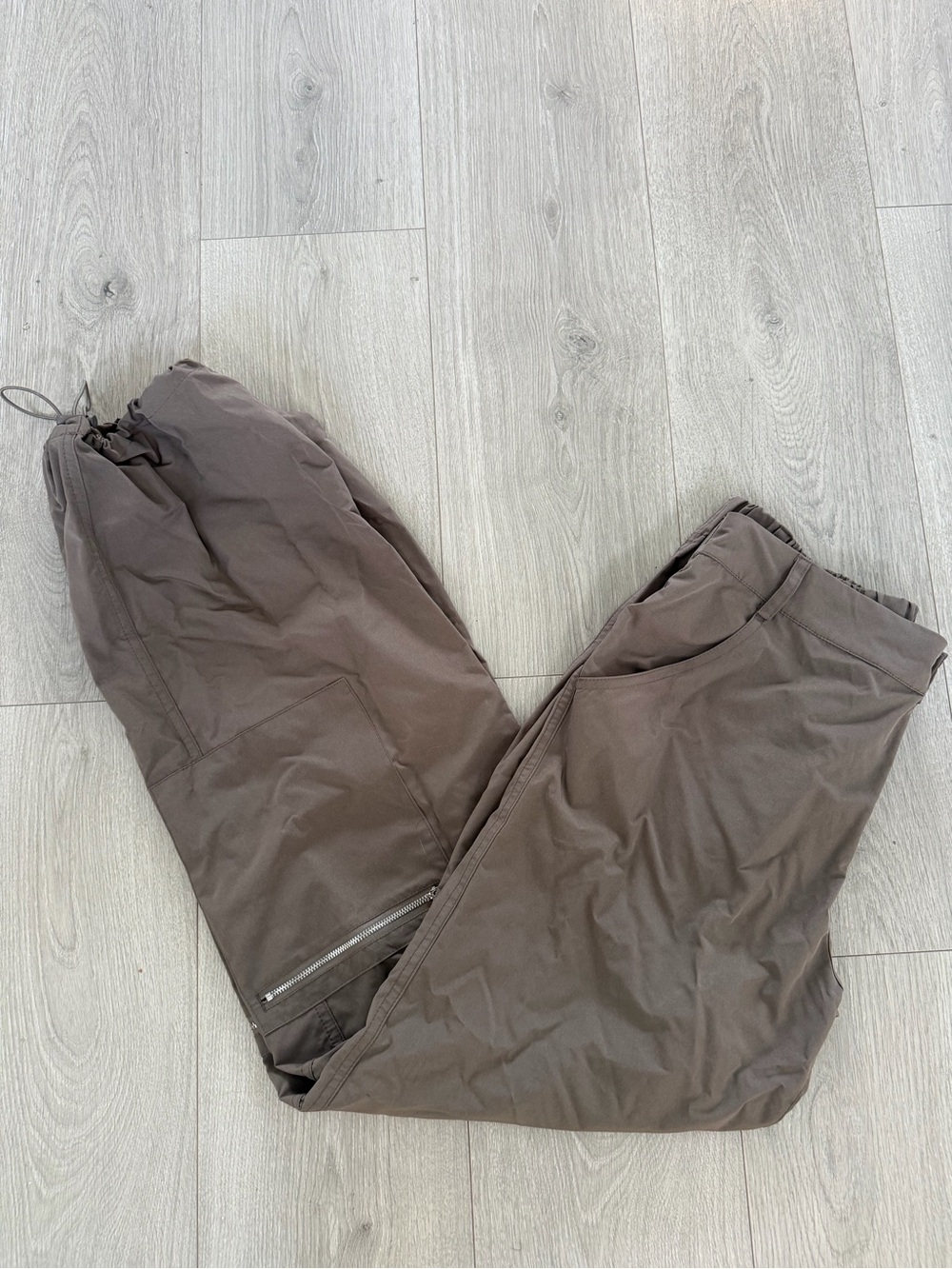 Lightweight Drawstring Pants in Brown
